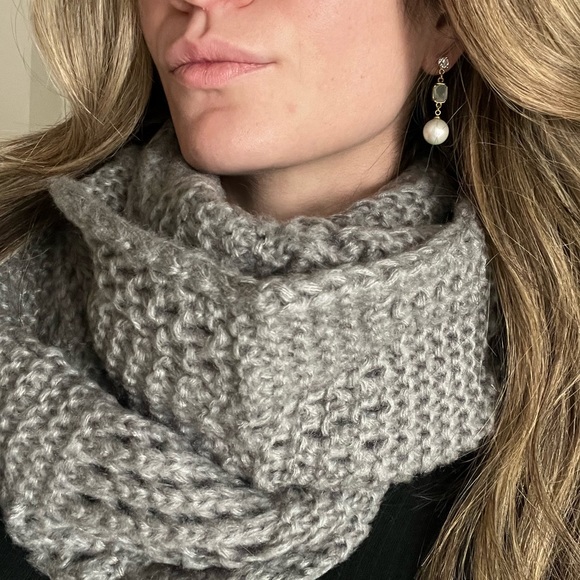 Small Aqua/Pearl Dangle Earrings - Picture 4 of 4